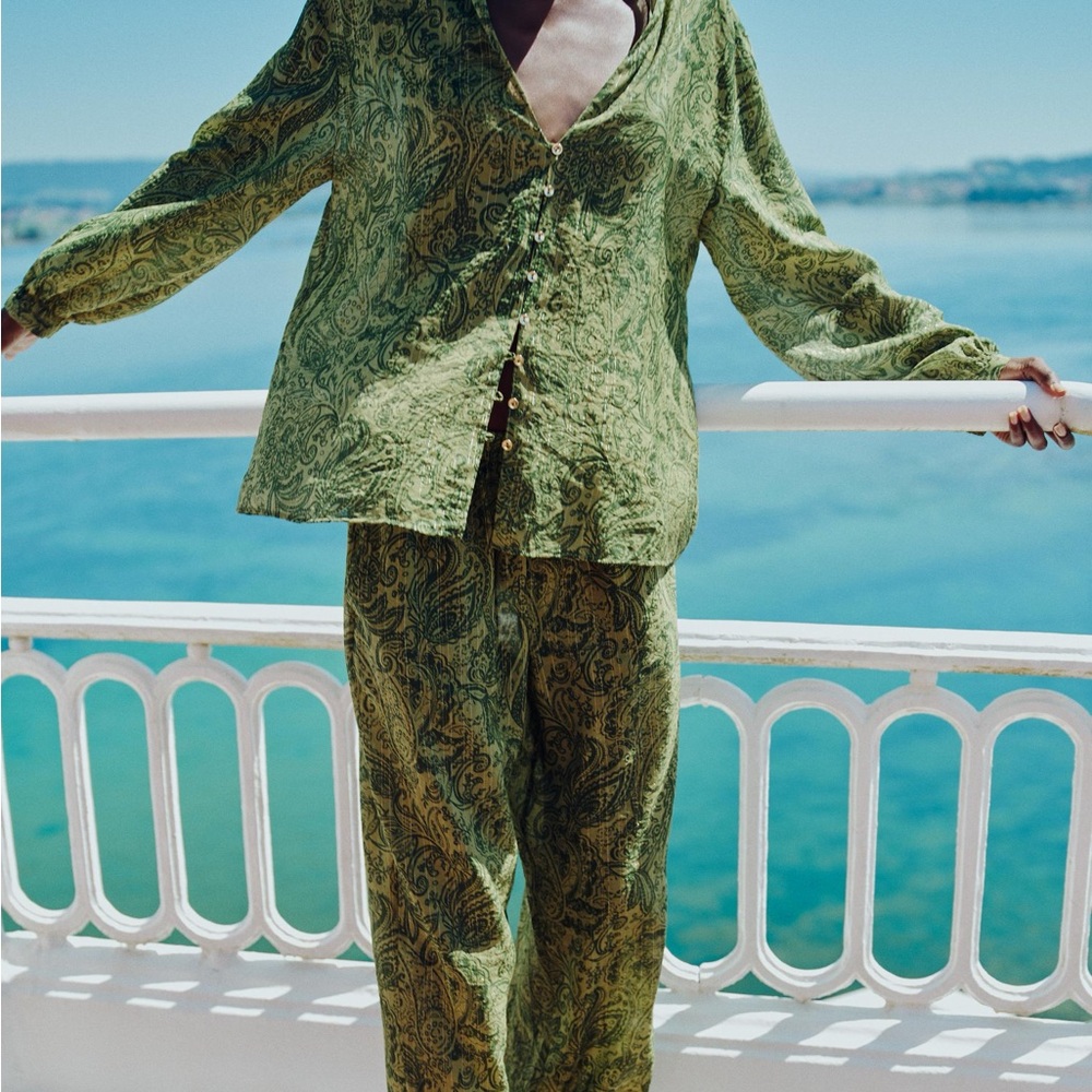 TWO PIECE SET METALLIC THREAD PRINTED